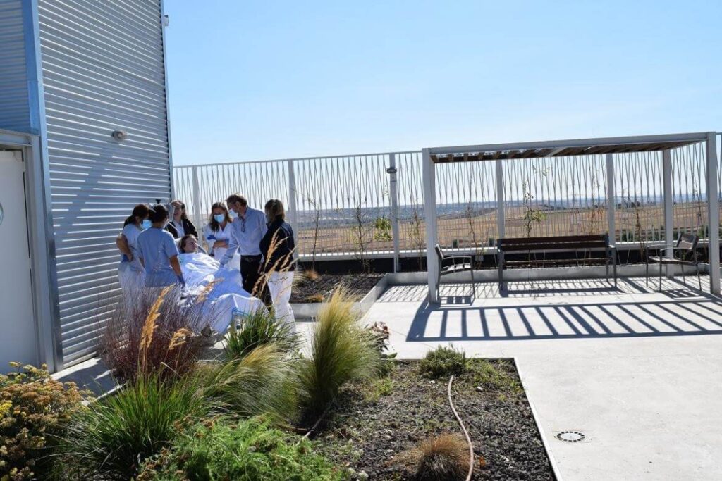 Paseos al aire libre para pacientes en cuidados intensivos